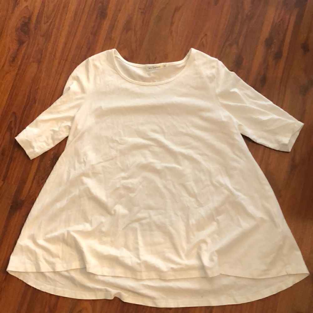 Two Danes bamboo cotton White trapeze T-shirt. Size XS